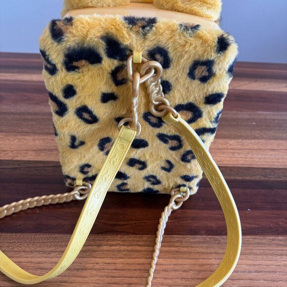 Na! Na! Na! 3-In-1 Backpack Bedroom Doll Playset with Jennel Jaguar, 6 Piece - Picture 5 of 6